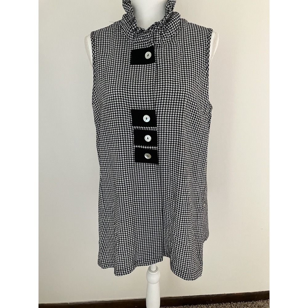 John Mark Sleeveless Top/Vest Size Medium City Classic